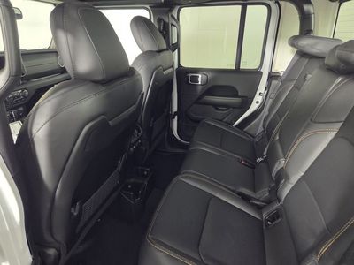 2026 Jeep Gladiator - Photo 16