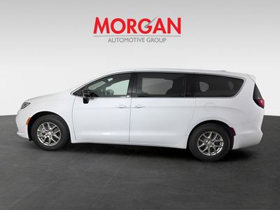 2026 Chrysler Pacifica — photo 8 view
