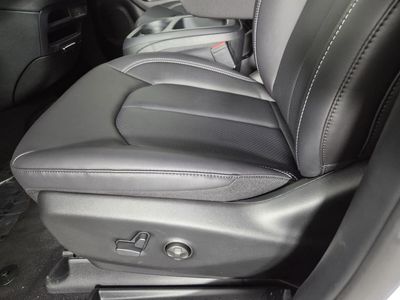 2026 Chrysler Pacifica — photo 13 view