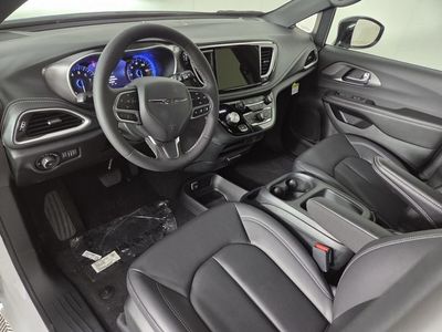 2026 Chrysler Pacifica — photo 12 view