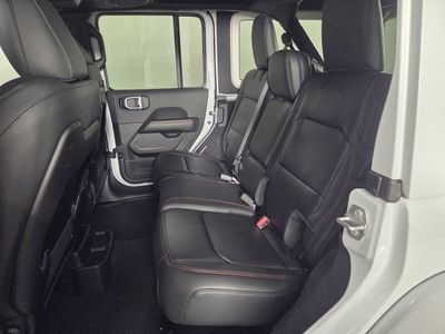 2026 Jeep Wrangler - Photo 17
