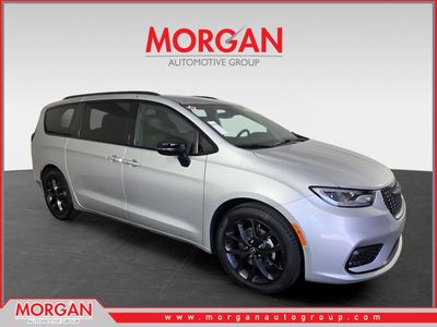 2026 Chrysler Pacifica Select in Silver — front three-quarter view