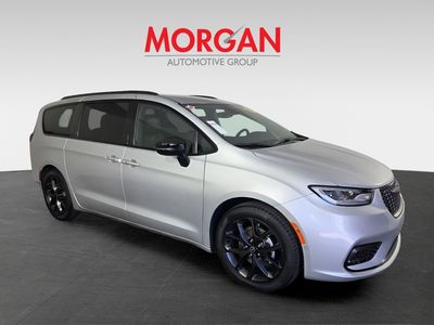 2026 Chrysler Pacifica — side profile view