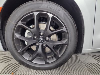 2026 Chrysler Pacifica — photo 7 view