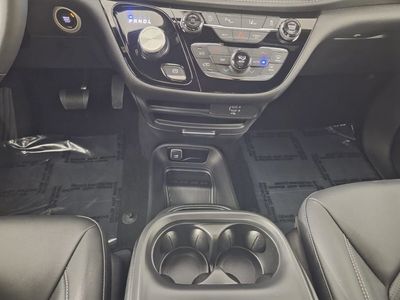 2026 Chrysler Pacifica — photo 11 view