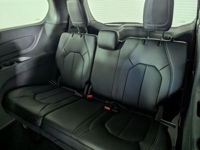 2026 Chrysler Pacifica — photo 17 view