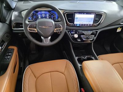2026 Chrysler Pacifica — photo 14 view