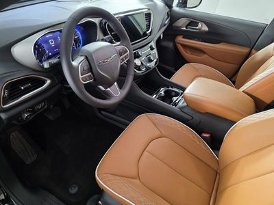 2026 Chrysler Pacifica — photo 11 view