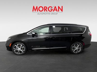 2026 Chrysler Pacifica — photo 8 view