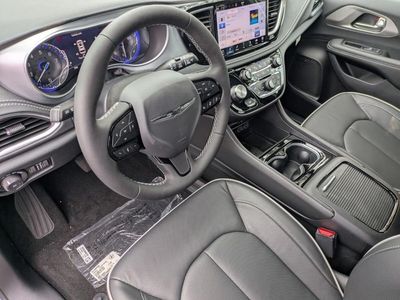 2026 Chrysler Pacifica - Photo 11