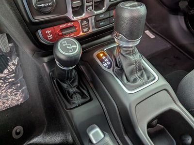2026 Jeep Wrangler - Photo 25