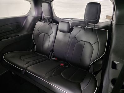 2026 Chrysler Pacifica — photo 18 view