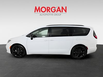 2026 Chrysler Pacifica — photo 8 view
