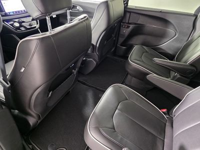 2026 Chrysler Pacifica — photo 17 view
