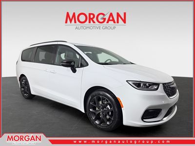 2026 Chrysler Pacifica Limited in White — front three-quarter view