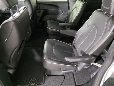 2026 Chrysler Pacifica — photo 15 view