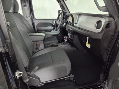 2026 Jeep Wrangler - Photo 23