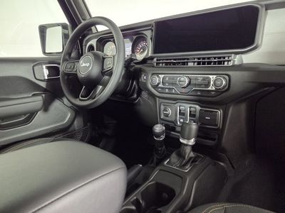 2026 Jeep Wrangler - Photo 24