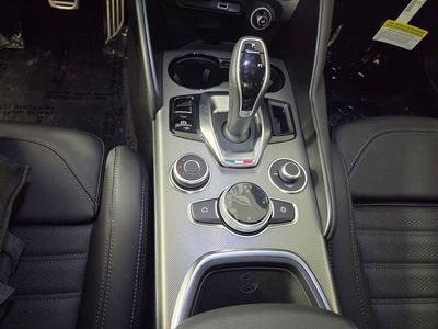 2025 Alfa Romeo Giulia - Photo 12