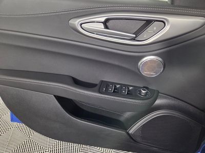2025 Alfa Romeo Giulia - Photo 17