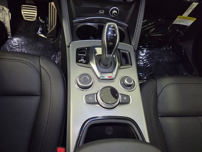 2025 Alfa Romeo Stelvio - Photo 11