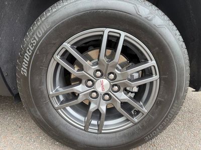 2025 GMC Acadia - Photo 29