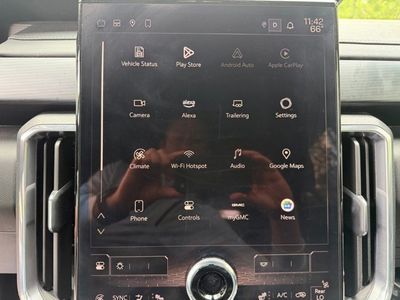 2025 GMC Acadia - Photo 26
