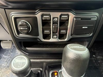 2023 Jeep Gladiator - Photo 29
