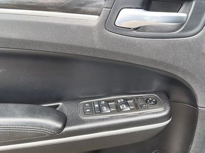 2021 Chrysler 300 - Photo 16