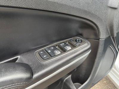 2021 Chrysler 300 - Photo 18