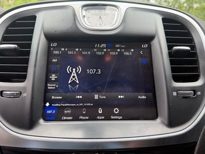 2021 Chrysler 300 - Photo 26