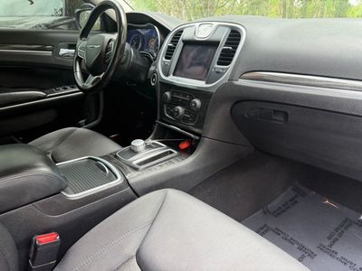 2021 Chrysler 300 - Photo 10