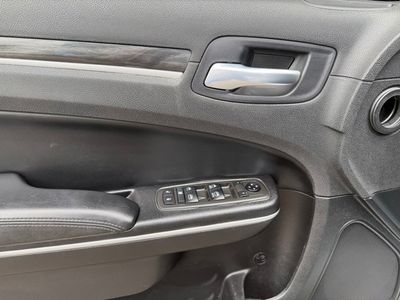 2021 Chrysler 300 - Photo 17
