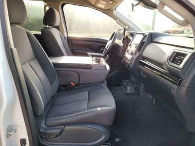 2024 Nissan Titan - Photo 14