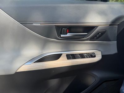 2024 Toyota Venza - Photo 16