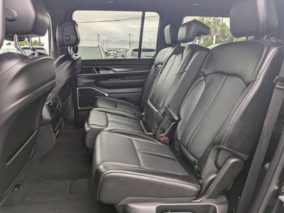 2024 Jeep Wagoneer - Photo 15