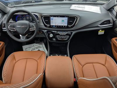 2026 Chrysler Pacifica — photo 16 view
