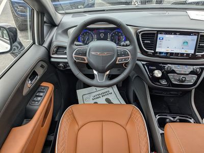 2026 Chrysler Pacifica — photo 17 view