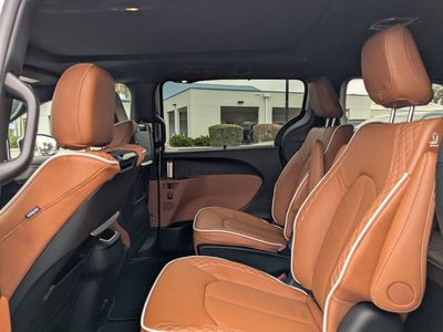 2026 Chrysler Pacifica — photo 15 view