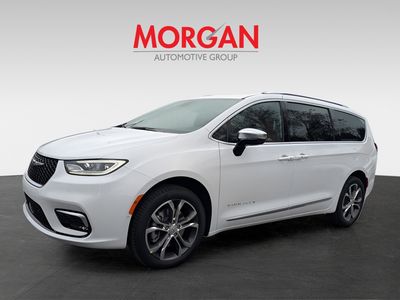2026 Chrysler Pacifica — photo 8 view