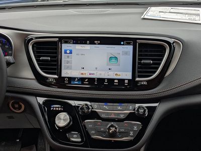 2026 Chrysler Pacifica — photo 19 view