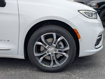 2026 Chrysler Pacifica — photo 12 view
