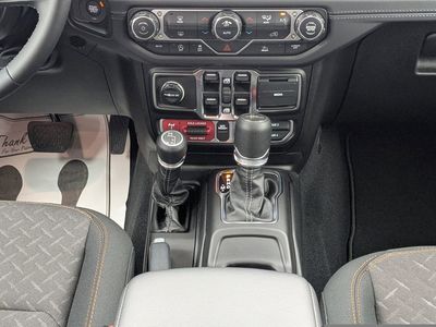 2026 Jeep Gladiator — photo 18 view