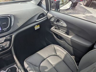 2026 Chrysler Pacifica - Photo 18