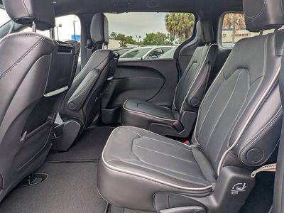 2026 Chrysler Pacifica - Photo 15