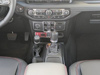 2026 Jeep Wrangler - Photo 18