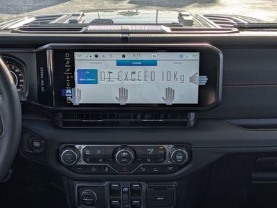2026 Jeep Wrangler - Photo 17