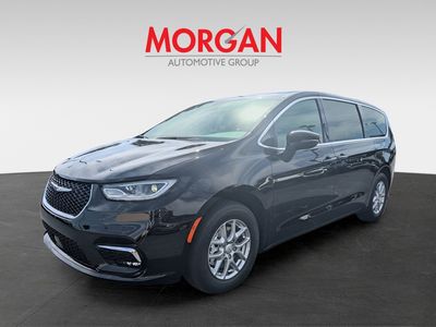 2026 Chrysler Pacifica — photo 7 view