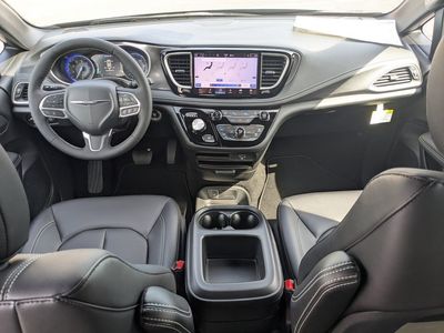 2026 Chrysler Pacifica — photo 15 view