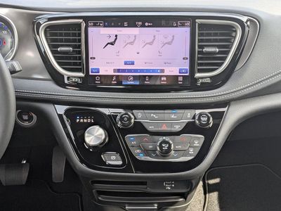 2026 Chrysler Pacifica — photo 18 view